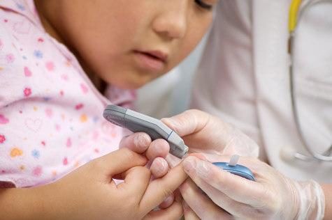 Checking blood sugar level in child