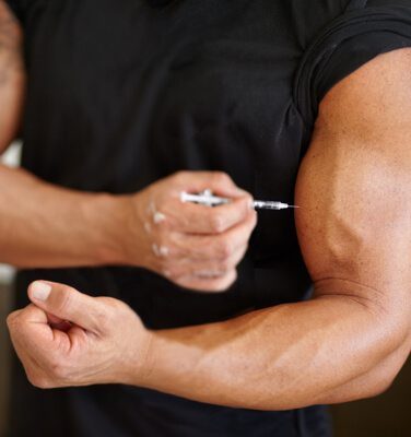 man injecting testosterone into his arm