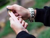 Man loading cartridge on e-cigarette