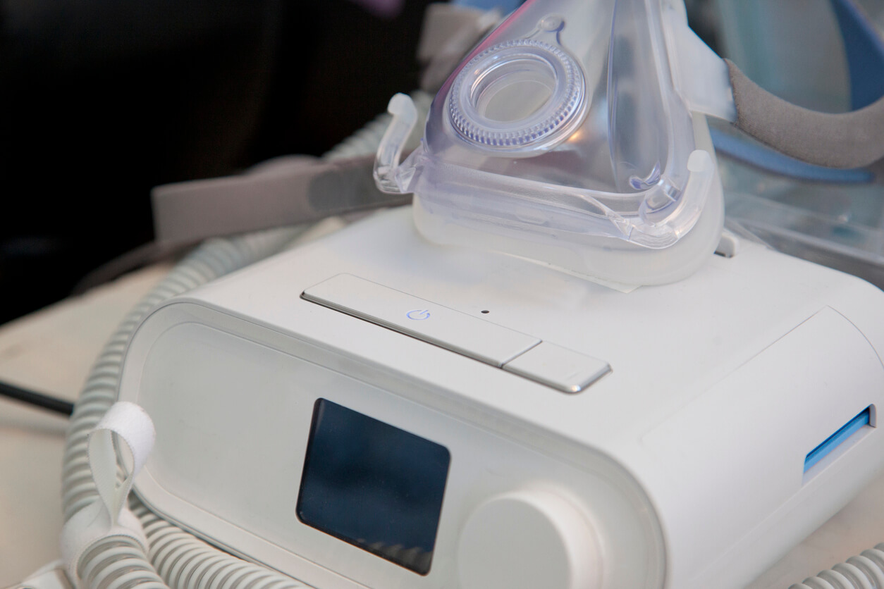 a CPAP machine with breathing mask