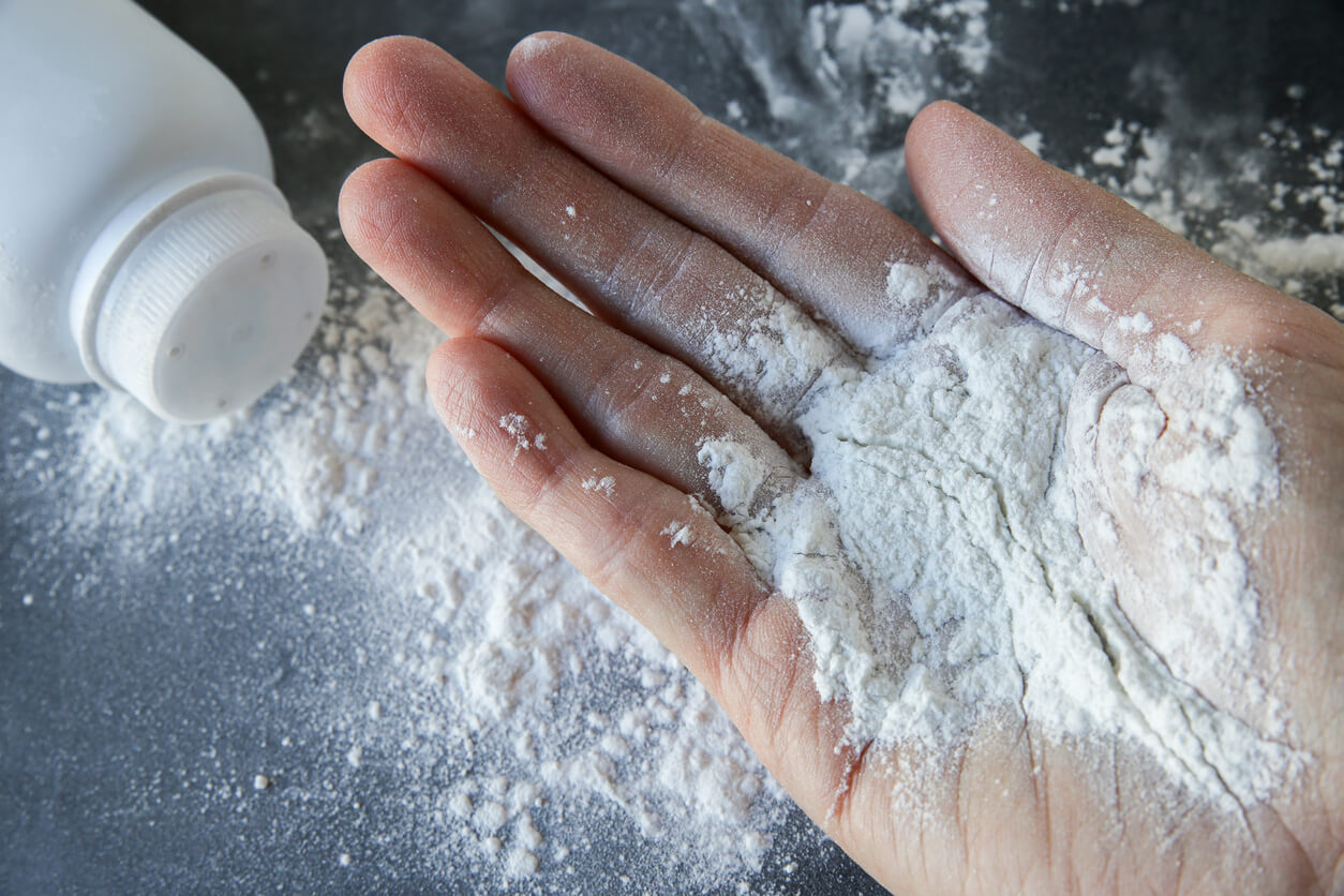 Talcum powder contaminated with asbestos in hand