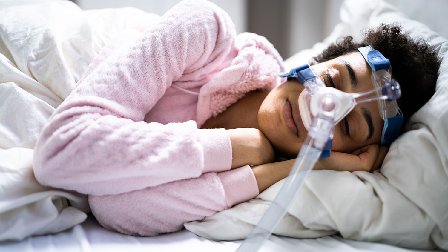 woman using sleep apnea machine