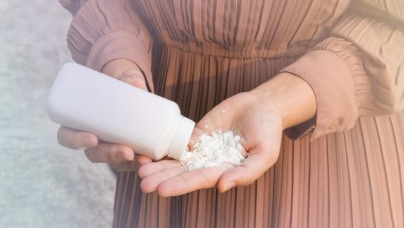 7 Alternatives to Talcum Powder that Don’t Cause Cancer